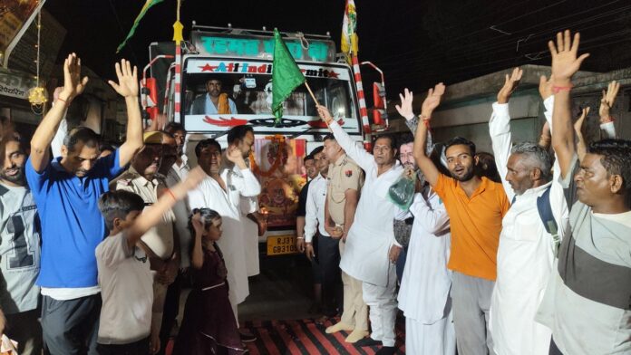हनुमानगढ़ से रामदेवरा भण्डारे के लिए खाद्य सामग्री से भरे वाहन रवाना