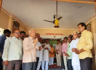 झुंझुनूं में विश्वकर्मा पूजा दिवस, भगवान विश्वकर्मा का अलौकिक श्रृंगार झुंझुनूं के भगवान विश्वकर्मा मंदिर में विश्वकर्मा पूजा दिवस पर अलौकिक श्रृंगार
