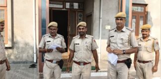 एसपी कावेंद्र सागर के निर्देशन में झुंझुनूं पुलिस का अपराधियों पर बड़ा प्रहार झुंझुनूं में एसपी कावेंद्र सिंह सागर के निर्देशन में एरिया डोमिनेशन अभियान के दौरान कार्रवाई करती पुलिस टीम