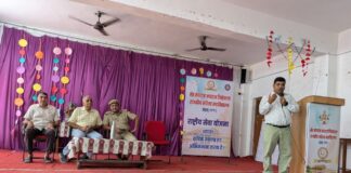 झुंझुनूं में छात्राओं को साइबर ठगी से बचाव के लिए किया जागरूक झुंझुनूं महिला महाविद्यालय में छात्राओं को साइबर सुरक्षा के प्रति जागरूक करते साइबर सेल कर्मचारी