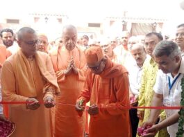 खेतड़ी रामकृष्ण मिशन आश्रम में राजा अजीत सिंह स्मृति भक्त निवास का उद्घाटन करते संत