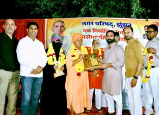 कुरैशी संस्था ने किया नवनिर्वाचित सभापति, उपसभापति व पार्षदों का सम्मान झुंझुनूं के कुरैशी हाउस में नवनिर्वाचित सभापति अब्दुल्ला अगवान और पार्षदों का सम्मान करते अतिथि