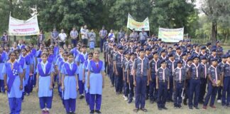 स्काउट-गाइड ने श्रमदान कर दिया स्वच्छता और पर्यावरण संरक्षण का संदेश चूरू समाचार, स्काउट गाइड चूरू, स्वच्छता अभियान, नेचर पार्क चूरू, श्रमदान, पर्यावरण संरक्षण, राजस्थान राज्य भारत स्काउट्स एवं गाइड्स, सामाजिक सेवा, चूरू न्यूज