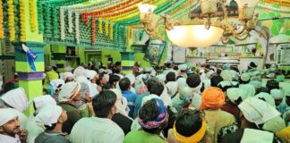 नरहड़ दरगाह में उमड़ा आस्था का सैलाब, चादर चढ़ाकर बांधी मन्नत की डोरी