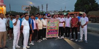 पटेल जयंती पर चिड़ावा में दौड़ा पुलिस का कारवां, 5 किमी मैराथन में दिखा जोश सरदार वल्लभभाई पटेल जयंती पर चिड़ावा में आयोजित 5 किलोमीटर पुलिस मैराथन में भाग लेते पुलिसकर्मी और युवा
