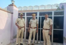 707 ठिकानों पर पुलिस की एक साथ दबिश , 123 आरोपी गिरफ्तार झुंझुनूं पुलिस के एरिया डोमिनेशन अभियान के दौरान जिलेभर में दबिश देती पुलिस टीमें