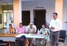 हनुमानगढ़ महिला थाना परिसर में तनाव प्रबंधन सत्र में शामिल पुलिस कार्मिक