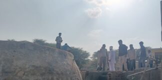 मखवास के काजियों के मोहल्ले में बदहाली का आलम , विकास के दावों पर उठे सवाल झुंझुनूं के मखवास गांव के काजियों के मोहल्ले में क्षतिग्रस्त रास्ते, जलभराव और जर्जर पेयजल टंकी से जुड़ी समस्याएं