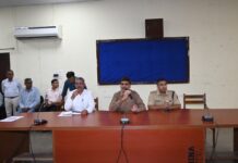 झुंझुनूं में पंचायती राज चुनाव के लिए सेक्टर मजिस्ट्रेट और पुलिस अधिकारियों के प्रशिक्षण कार्यक्रम में जिला निर्वाचन अधिकारी डॉ. अरूण गर्ग और एसपी कावेंद्र सिंह सागर