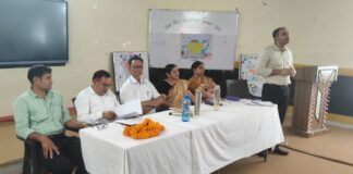 राज्य रैंकिंग में झुंझुनूं के शानदार प्रदर्शन पर शिक्षा अधिकारियों को मिली शाबाशी झुंझुनूं में मुख्य जिला शिक्षा अधिकारी अशोक कुमार शर्मा की अध्यक्षता में आयोजित शिक्षा विभाग की मासिक समीक्षा बैठक
