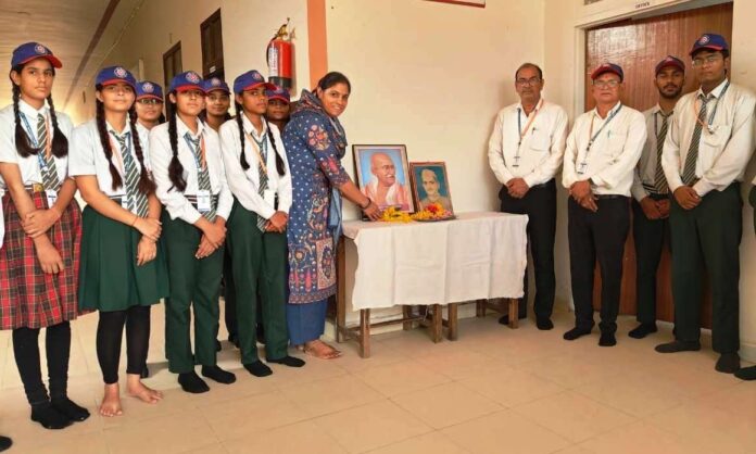 3.jfif Large राजस्थान पब्लिक स्कूल झुंझुनूं में गांधी-शास्त्री जयंती समारोह के दौरान सांस्कृतिक प्रस्तुतियां देते विद्यार्थी