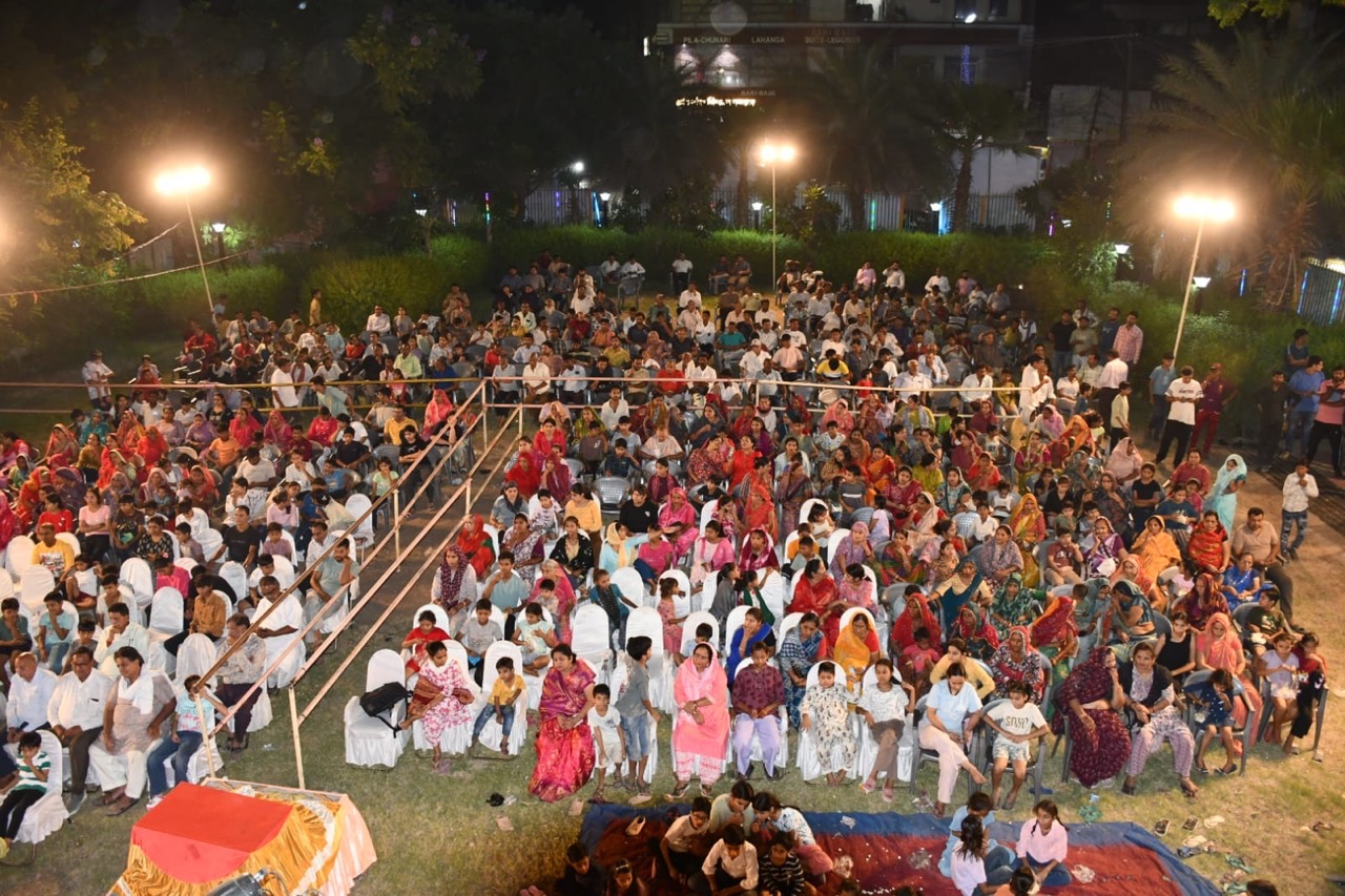 झुंझुनूं के गांधी चौक में 70वीं रामलीला के दौरान राम-सीता विवाह और शिव धनुष खंडन प्रसंग का मंचन