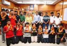 राज्य स्तरीय कराटे में झुंझुनूं का दमदार प्रदर्शन, 3 रजत और 7 कांस्य पदकों पर जमाया कब्जा झुंझुनूं के राज्य स्तरीय कराटे प्रतियोगिता में पदक विजेता खिलाड़ियों को जिला कलेक्टर डॉ. अरुण गर्ग ने सम्मानित किया