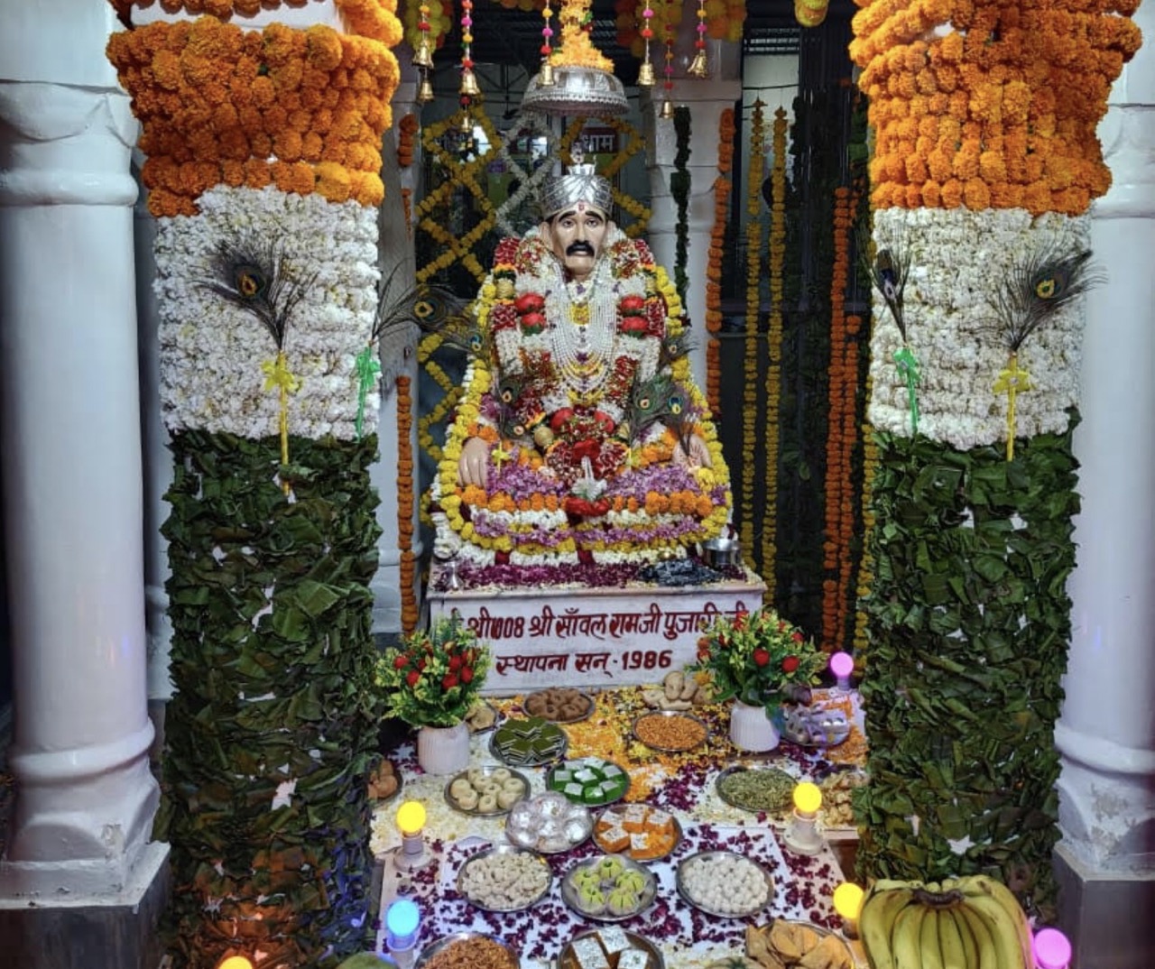 झुंझुनूं के सीतसर बालाजी धाम में शरद पूर्णिमा महोत्सव के दौरान बालाजी महाराज के दर्शन और धार्मिक आयोजन