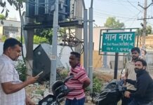 स्कूटी पर निकले सभापति अब्दुल्ला अगवान , गलियों से वार्डों तक परखी शहर की सफाई व्यवस्था झुंझुनूं में स्कूटी से सफाई व्यवस्था का निरीक्षण करते नगर परिषद सभापति अब्दुल्ला अगवान