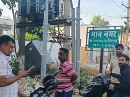 झुंझुनूं में स्कूटी से सफाई व्यवस्था का निरीक्षण करते नगर परिषद सभापति अब्दुल्ला अगवान