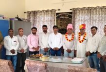 खेतड़ी के बांसियाल स्थित शहीद महावीर प्रसाद गुर्जर राजकीय उच्च माध्यमिक विद्यालय में चारदीवारी निर्माण के लिए सहयोग देने वाले भामाशाहों का सम्मान