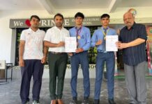 राज्य स्तरीय बॉक्सिंग प्रतियोगिता में स्वर्ण पदक जीतने वाले प्रिंस इंटरनेशनल स्कूल झुंझुनूं के रोहित और कांस्य पदक विजेता कनिष्क