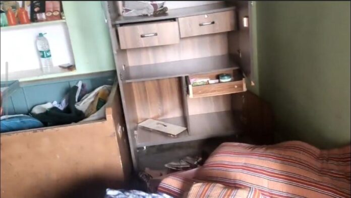 8 Large कुठानिया गांव में मंदिर और दो मकानों में एक ही रात हुई चोरी की वारदात