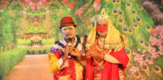 झुंझुनूं के गांधी चौक में 70वीं रामलीला के दौरान सूर्पणखा की नाक काटने, खर-दूषण वध और सीता हरण का मंचन करते कलाकार