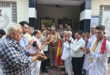 यातायात प्रभारी अनिल चिंदा और उनकी टीम का सम्मान, सालासर पदयात्रियों की सुरक्षा के लिए किए सराहनीय कार्य हनुमानगढ़ में श्री सुंदरकांड मित्र मंडल समिति द्वारा सालासर पदयात्रियों की सुरक्षा के प्रयासों के लिए यातायात प्रभारी अनिल चिंदा और उनकी टीम का सम्मान