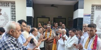 हनुमानगढ़ में श्री सुंदरकांड मित्र मंडल समिति द्वारा सालासर पदयात्रियों की सुरक्षा के प्रयासों के लिए यातायात प्रभारी अनिल चिंदा और उनकी टीम का सम्मान