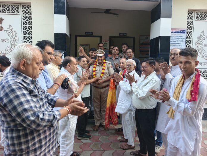IMG-20261024-WA0061 Large हनुमानगढ़ में श्री सुंदरकांड मित्र मंडल समिति द्वारा सालासर पदयात्रियों की सुरक्षा के प्रयासों के लिए यातायात प्रभारी अनिल चिंदा और उनकी टीम का सम्मान