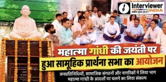 गांधी जयंती पर गांधी पार्क में बापू को किया नमन, जनप्रतिनिधियों व अधिकारियों ने अर्पित किए श्रद्धासुमन चूरू के गांधी पार्क में गांधी जयंती पर महात्मा गांधी की प्रतिमा पर पुष्प अर्पित कर श्रद्धांजलि देते जनप्रतिनिधि और अधिकारी