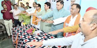 प्रभारी मंत्री अविनाश गहलोत ने छात्राओं से किया संवाद चूरू के कन्या आदर्श छात्रावास में छात्राओं से संवाद करते प्रभारी मंत्री अविनाश गहलोत
