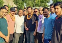 क्रिकेट प्रतियोगिता से महाराजा अग्रसेन जयंती महोत्सव का भव्य आगाज चूरू में महाराजा अग्रसेन जयंती महोत्सव के तहत क्रिकेट प्रतियोगिता में खिलाड़ियों के साथ सभापति विनय गोयनका