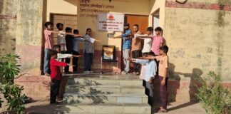 बाली में सामाजिक न्याय एवं अधिकारिता विभाग में गांधी जयंती कार्यक्रम के दौरान महात्मा गांधी को श्रद्धांजलि